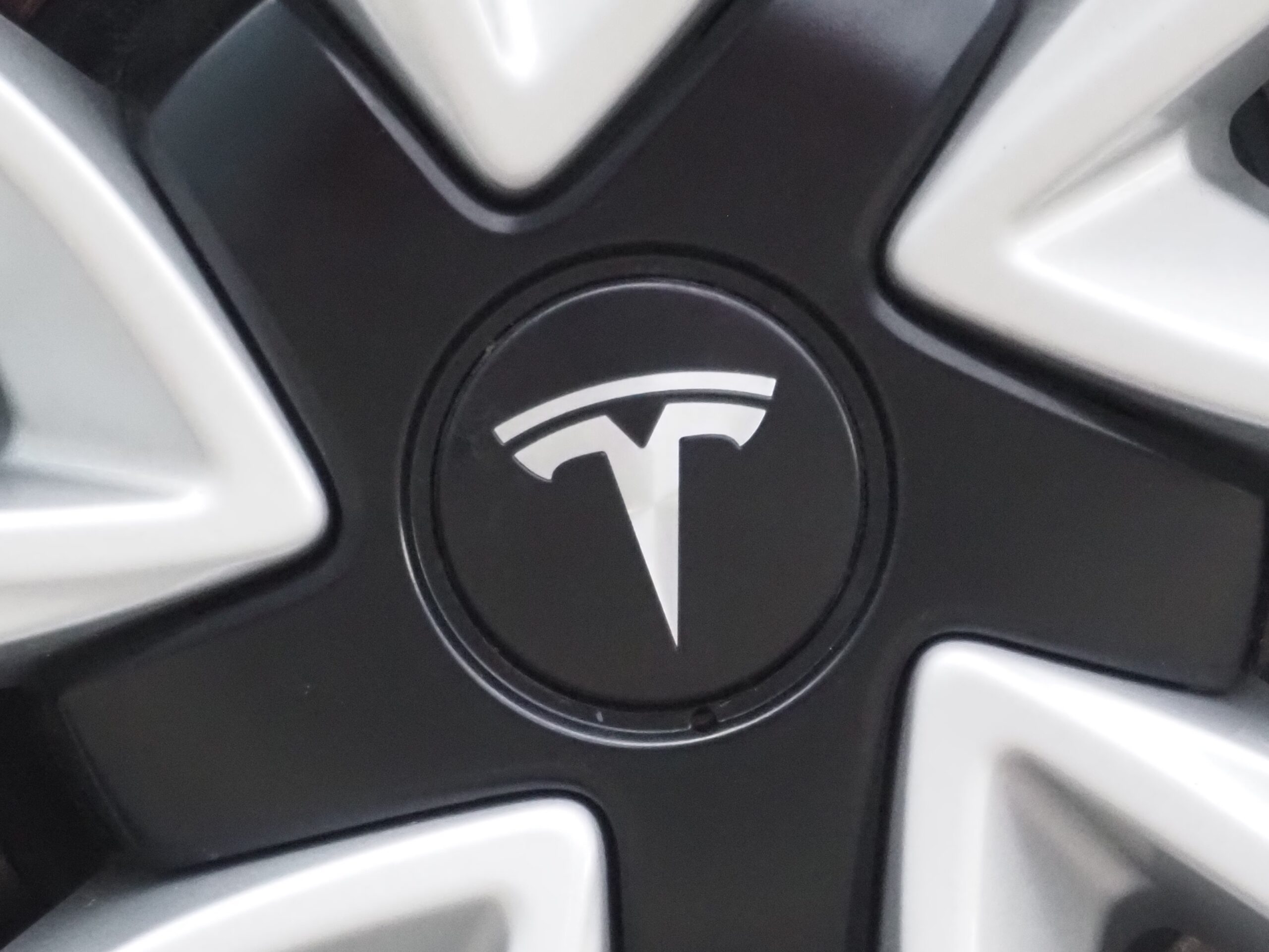 Did Tesla Just Take the Robotaxi Lead?