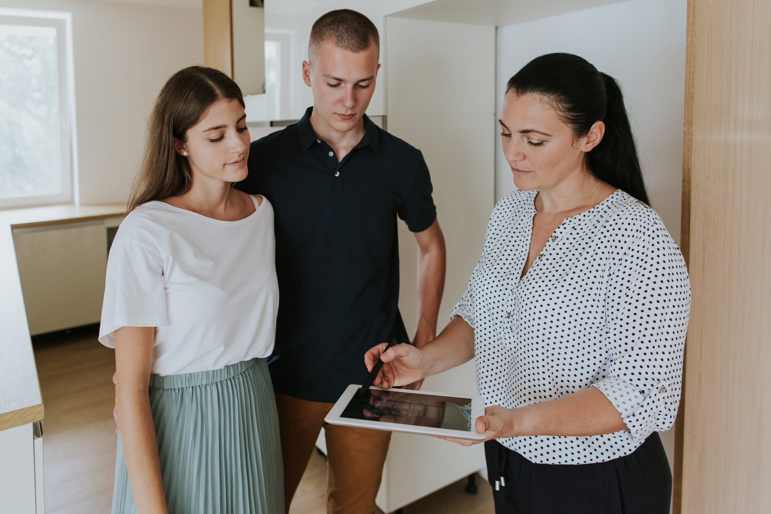 Fannie Mae to Drop Minimum Credit Score for Homebuyers