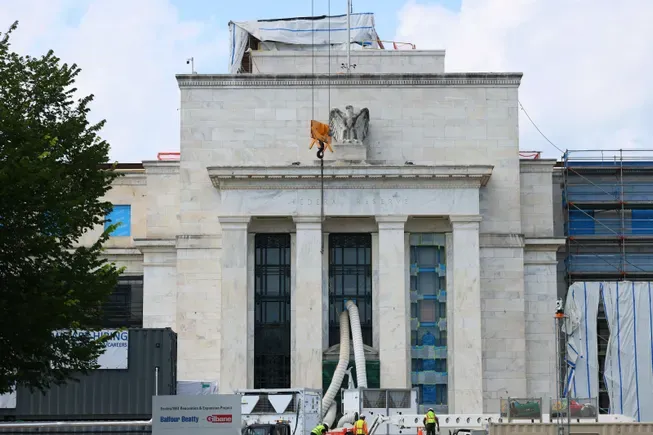 Fed report stirs debit fee debate