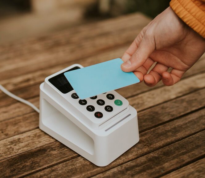 Top Card and Contactless Readers for UK Small Businesses (Fees, Features & Reviews)