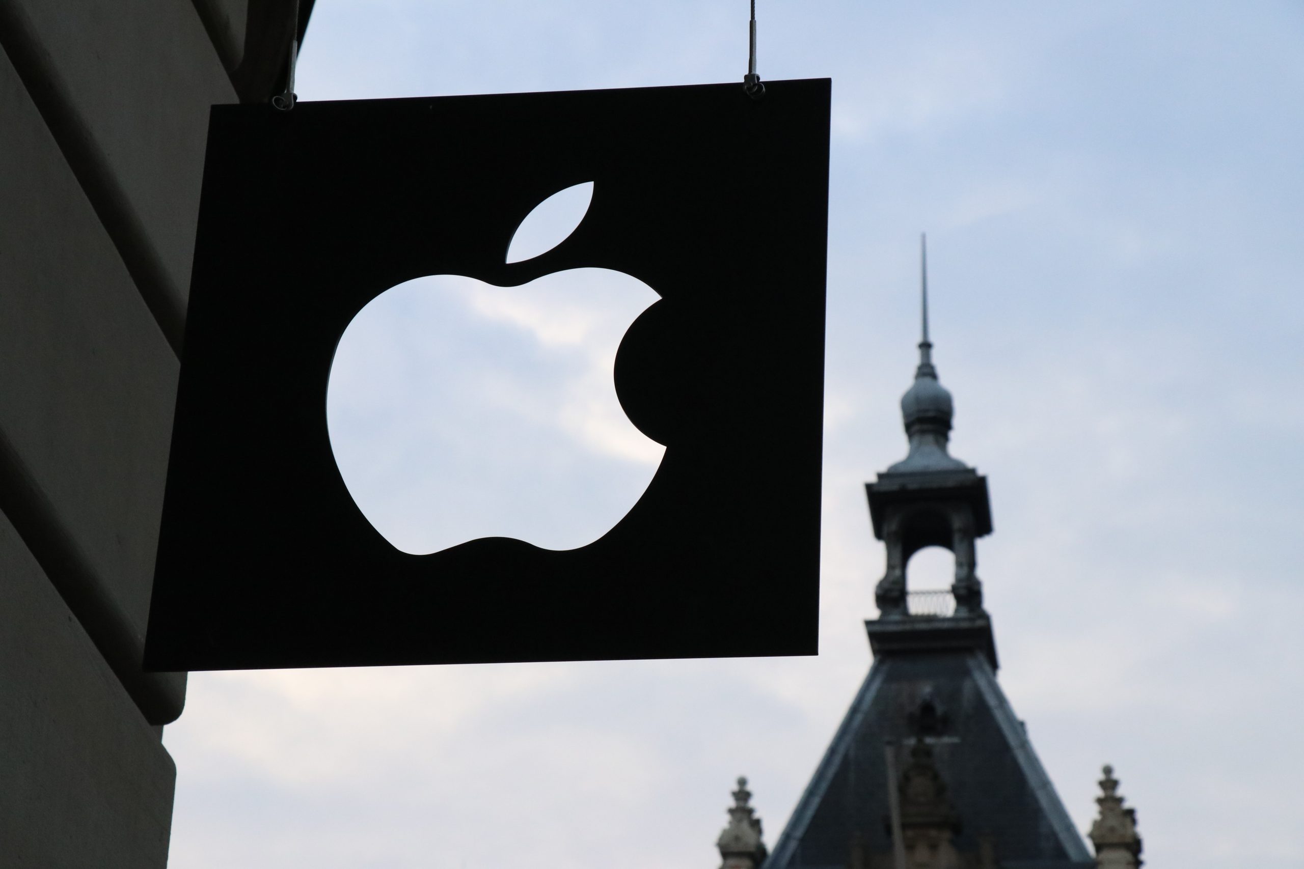 Apple Stores Will Soon Take Payments With Just an iPhone