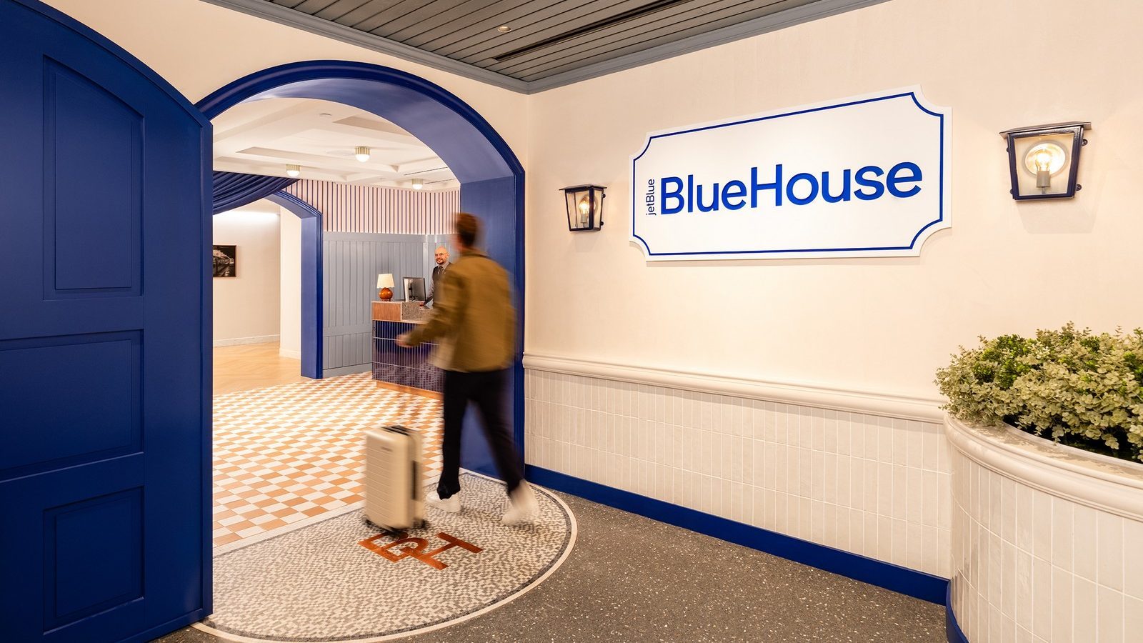 JetBlue Expands BlueHouse Lounge Access